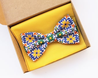 Papillon maiolica floreale multicolor e fazzoletto giallo. Papillon e pochette coordinato per uomo,regalo da uomo accessori stile Siciliano