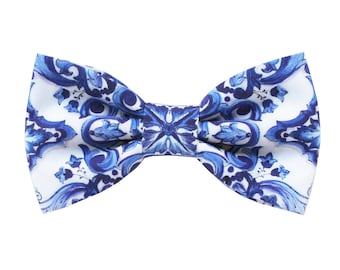 Blue majolica bow tie for men, blue floral print bow tie, tie for groom, shabby chic wedding, groomsmen gift, floral fabric, Sicilian style