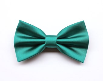 Emerald green bow tie for men,teal bow tie for ceremony,tie for the groom,groomsmen gift idea,elegant green bow tie,summer wedding idea 2019