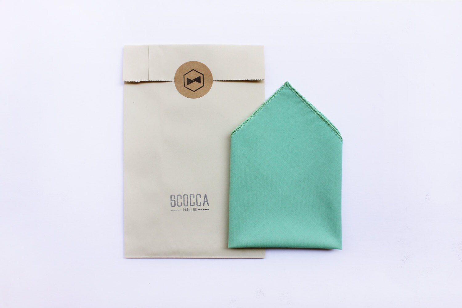 Gianni Feraud - Set con fazzoletto da taschino e spilla per rever verde bosco