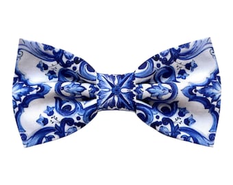 Pajarita de mayólica azul para hombre, pajarita con estampado floral azul, boda 2026, boda shabby chic, testigos, tela floral, estilo siciliano