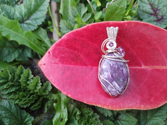 Colgante de mineral Charoita en plata 925