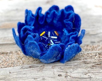 Blue Flower Wool Brooch for Women, Felted Flower Brooch, Flower Pin, Felt Brooch, Felted Embroidered Flower Brooch with Silk