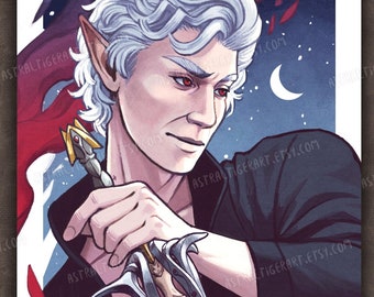 Puede incluir: Ilustración de una persona con cabello blanco y ojos rojos sosteniendo una espada decorativa. La obra de arte presenta un cielo nocturno con una luna creciente, acentos rojos y blancos y flores blancas. El nombre de la tienda Etsy es visible.