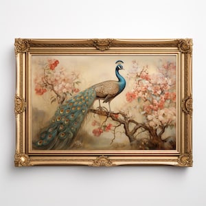 Puede incluir: Pintura enmarcada de un pavo real posado en una rama con flores rosas. El pavo real tiene plumas de cola azules y verdes. El marco dorado ornamentado añade elegancia a la obra.