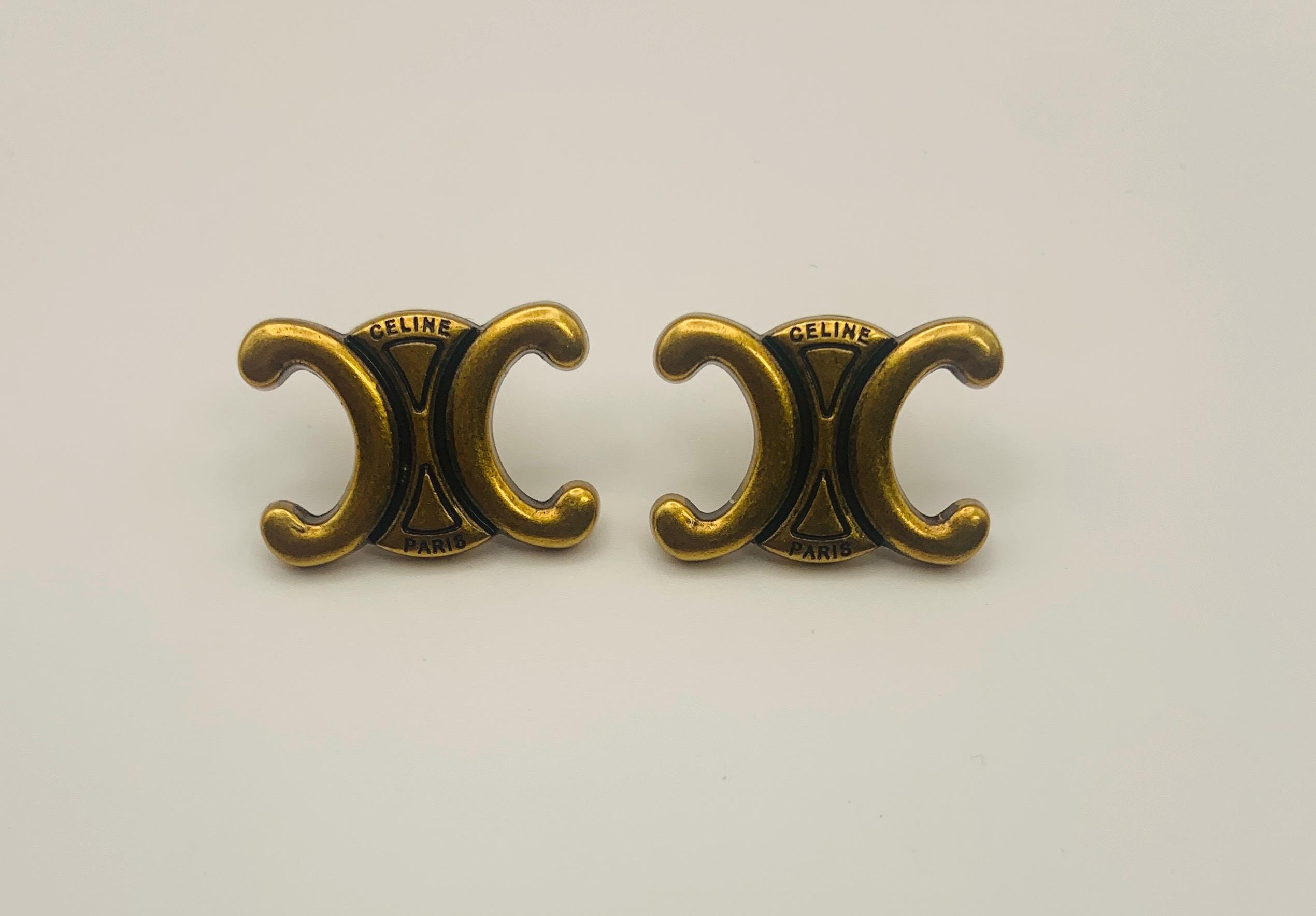 Clips D'oreilles Céline Vintage - Cabochons Roses Sur Monture Jaune - Résine
