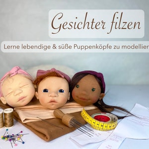 Op de afbeelding: Drie vilten poppenkoppen, één met gesloten ogen, één met blauwe ogen en één met groene ogen. De poppenkoppen liggen op een bruine stof met naai-benodigdheden, waaronder naalden, garen en een meetlint. De tekst "Gesichter filzen" en "Lernen lebendige & süße Puppenköpfe zu modellieren" is bovenaan de afbeelding te zien.