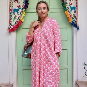 Caftan de plage bohème en coton rose et blanc image 7