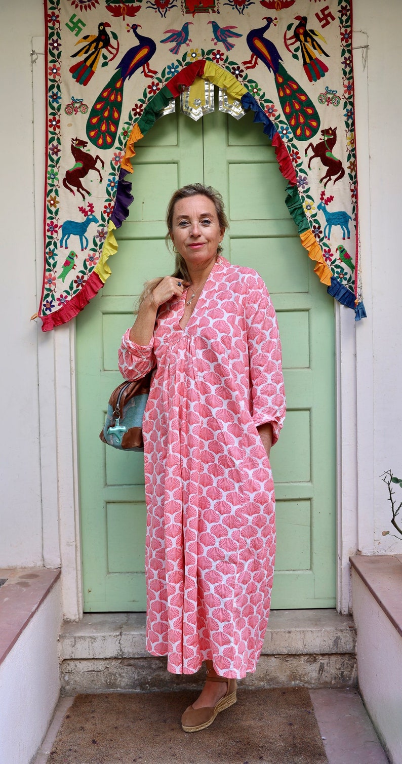 Caftan de plage bohème en coton rose et blanc image 7