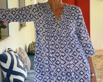 Blau-weisse Boho Tunika Bluse, Sommerkleid aus Bio Baumwolle, Urlaubskleidung von Ibiza