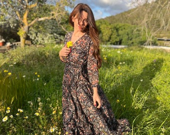 Vestido envelope com estampa floral boho: vestido longo de algodão orgânico