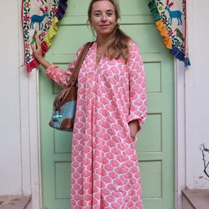 Caftan de plage bohème en coton rose et blanc image 5