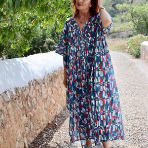 Vestido de verano bohemio, vestido caftán largo azul, vibraciones de vacaciones de sol en la playa, vestido de talla grande, vestido caftán estampado a mano, vestido de playa,