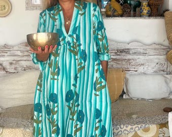 Vestido caftán de algodón estampado a mano: maxivestido bohemio floral turquesa