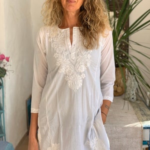 Witte katoenen exclusieve boho-katoenen tuniek met hand, geborduurde blouse, nachtkleding, yoga-retraite, resortkleding, grote witte blouse grote maten