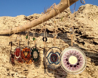 Decoración de yoga, atrapasol de chakras, regalo de yoga, arte de chakras, regalo espiritual, día de San Valentín, regalo para ella, equilibrio de chakras, atrapasol de mandala
