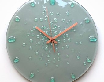 Recycelte Wanduhr, Graue Wanduhr, Zeitgenössische Wanduhr, Glow in Dark, Fused Glass Uhr, Uhr für Wand, 25 cm Wanduhr, Silent Clock