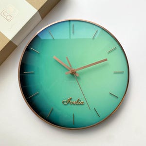 Reloj de pared de cristal personalizado con el planeta Urano: decoración astrológica que brilla en la oscuridad.