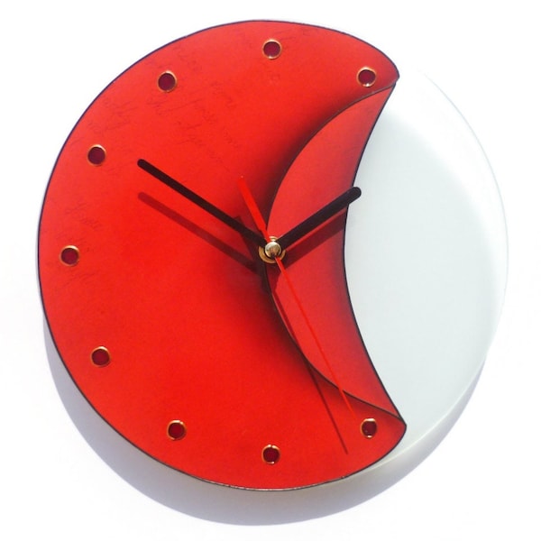 Horloge murale unique, horloge murale rouge, oeuvre d'art sur verre peinte à la main, décoration d'intérieur rouge, grosse horloge, oeuvre d'art murale inhabituelle, horloge silencieuse, horloges uniques