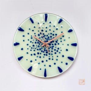 Hellgrüne Farbe geschmolzenes Glas: Wanduhr im Dunkeln leuchtend, Eclectic Blaue Akzente, 10"