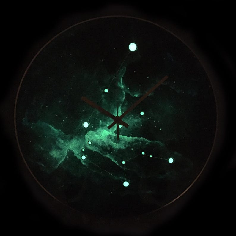 Eye-catching Aquarius constellation clock, designed for modern interiors. This glow-in-the-dark clock adds a cosmic touch to your home decor, ideal for gifting to Aquarius individuals and astrology fans.