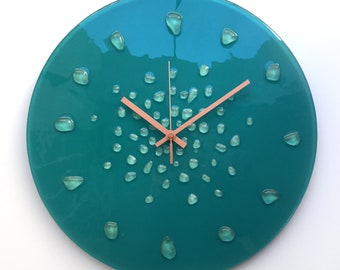 Horloge murale vert turquoise, horloge en verre recyclé, 10" horloge en verre fusionné, horloge murale vert foncé phosphorescent, horloge murale nautique, turquoise naturelle