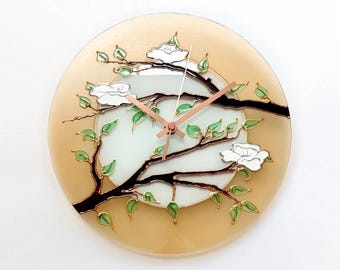 Orologio da parete in vetro con fiori di ciliegio giapponesi: grande opera d'arte dipinta a mano.