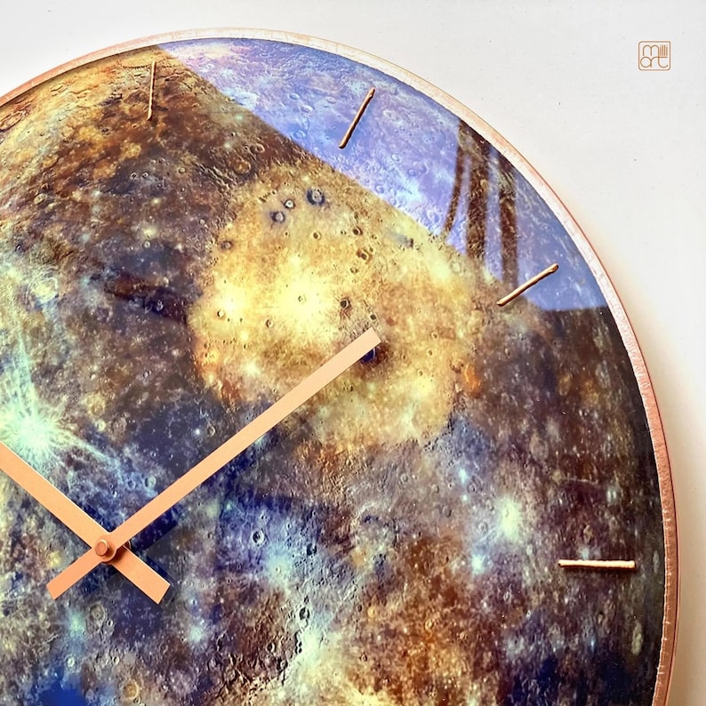 Mercury-themed glass clock, glowing in the dark for a celestial and mystical touch. Ideal for astrology lovers, this clock is perfect for yoga or office decor. A great gift for Gemini and Virgo.