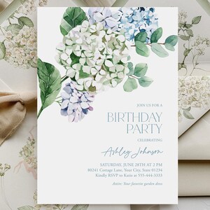 Modelo de convite para festa de aniversário, convite floral de hortênsia editável, azul e verde para impressão para festa no jardim ou cottagecore 119
