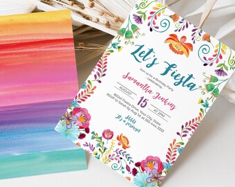Puede incluir: Una invitación colorida con un borde floral y el texto "Let's Fiesta" en azul y rosa. La invitación es para una fiesta de cumpleaños para Samantha Jenkins el 15 de agosto. La invitación también incluye el texto "¡Es una sorpresa!"