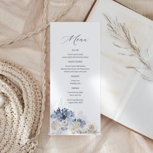 Tarjeta de menú de boda costera, decoración de mesa de recepción en la playa, menú de despedida de soltera en el océano, conchas, conchas marinas, coral, plantilla editable de bricolaje 205