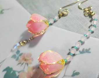 Pendientes de capullo rosa, Clips de oreja de capullo de flor, Pendientes de flor rosa, Pendientes de novia de boda, Pendientes asimétricos