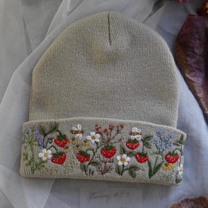 Gorros bordados a mano / Gorros de campo de fresas