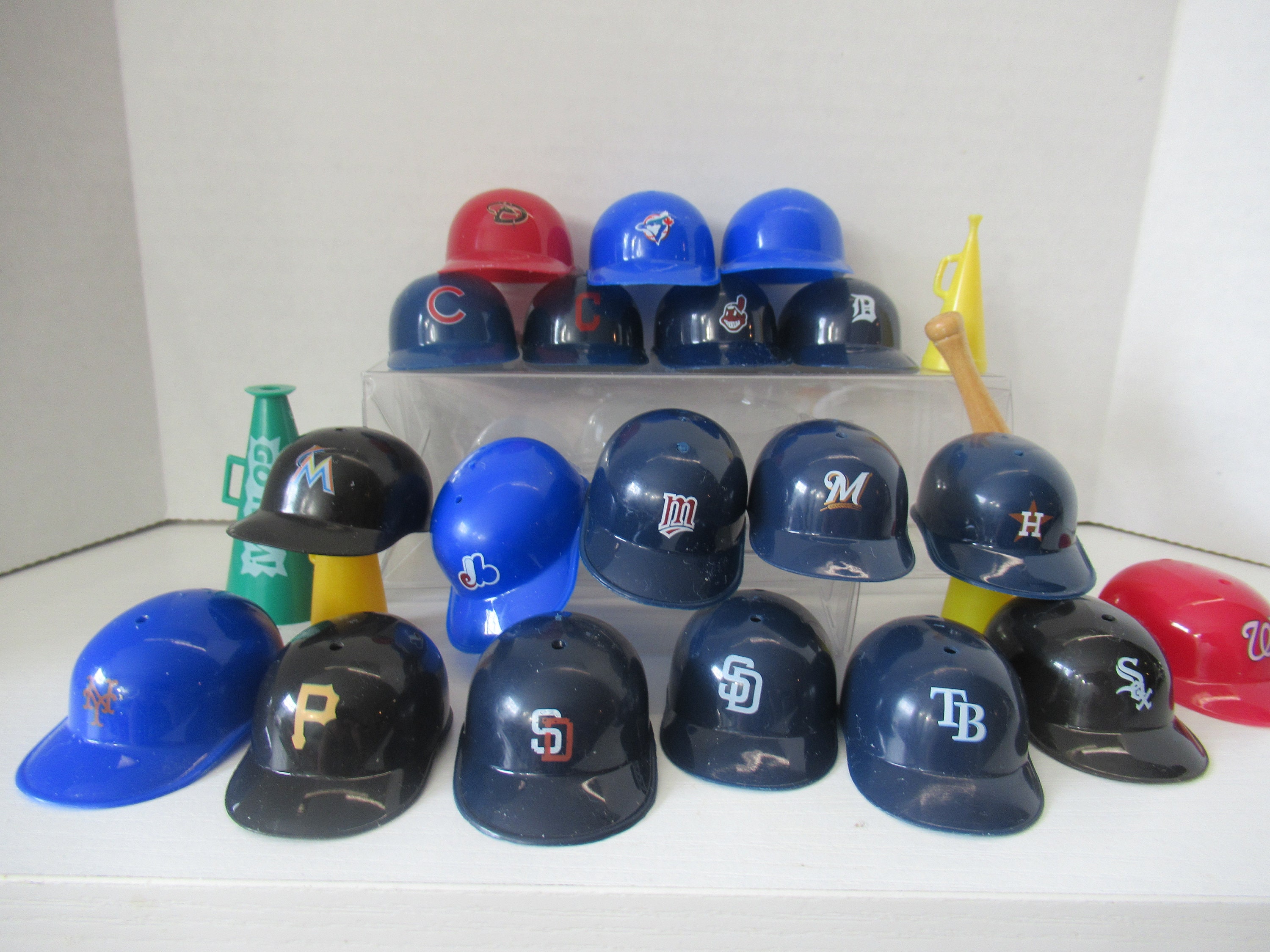  MLB Mini Batting Helmet Ice Cream Sundae/Snack Bowls, Padres -  12 Pack : Sports & Outdoors