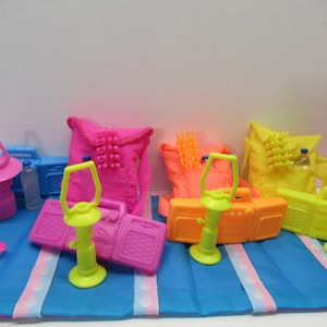 Saco de dormir vintage de Barbie con estrellas que se convierte en mochila. Campamento de 1993. Elige uno. Muñecas de moda de 11.5&quot;. Accesorios para jugar. Diorama a escala 1:6.