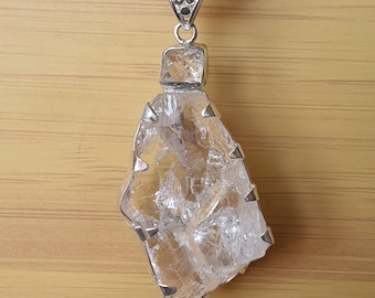 Colgante de plata esterlina con cuarzo Satyaloka transparente