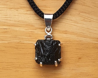 Colgante de plata de ley con moldavita y diamante Herkimer