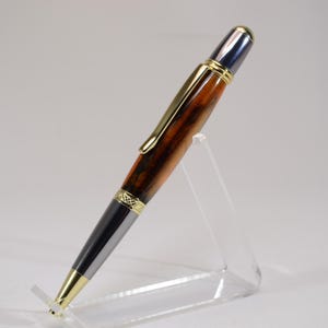 Handgefertigter Drehkugelschreiber aus goldfarbenem & braunem Acryl mit verchromter Oberfläche