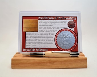 Stylo artisanal en bois provenant du sol Reynolds Coliseum de l'université d'État de Caroline du Nord