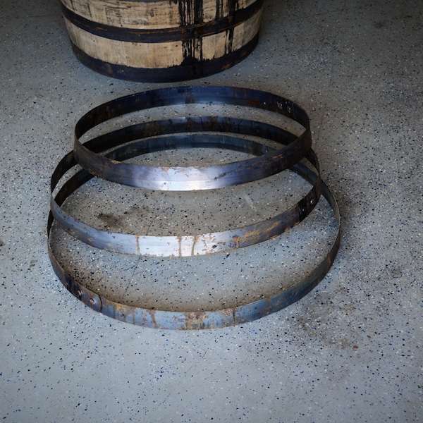 Barrel Hoop / Ring / Band provenant d’un baril de whisky usagé. Choix de tailles, 22", 23" et 25"