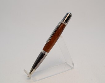 Elegante penna a torsione in mesquite nero realizzata a mano con finitura cromata e canna di fucile