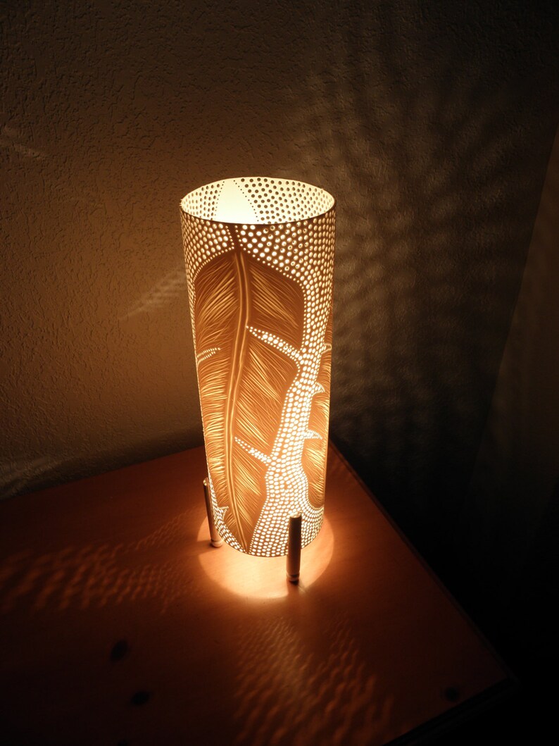 Table lamp. PVC pipe. Recycled. Feathers feathers... Handmade Etsy