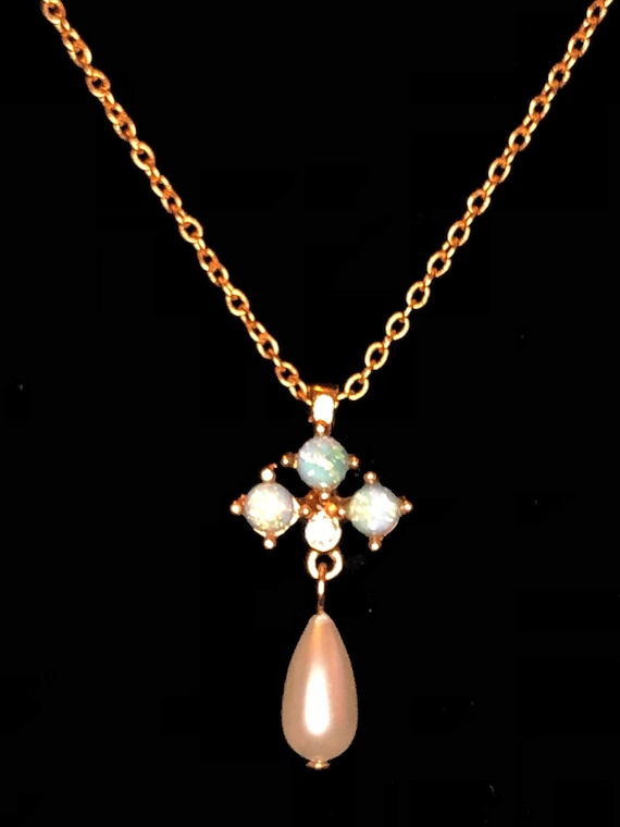 Vintage 16" AVON Pearl & Opal Choker.  Teardrop P… - image 1