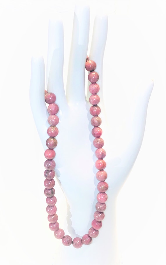 Vintage 18" Mauve Glass Beaded Choker.  Pink Marb… - image 4