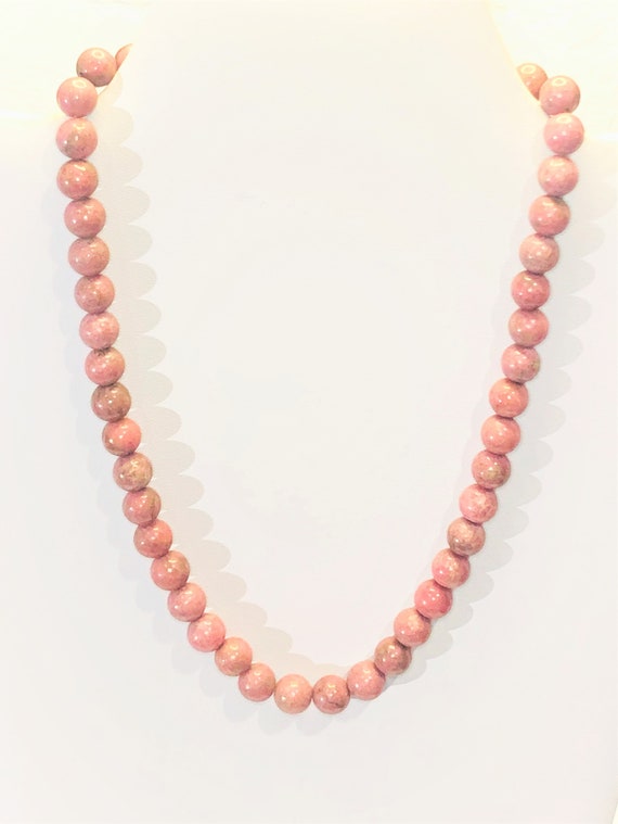 Vintage 18" Mauve Glass Beaded Choker.  Pink Marb… - image 10