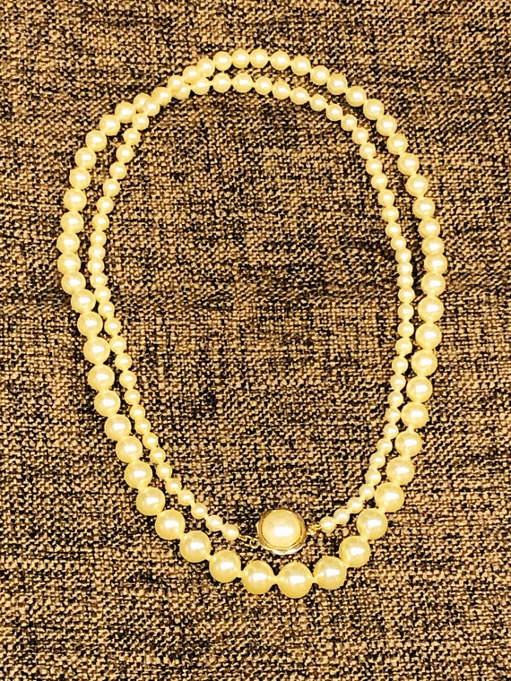 Vintage 30" Cream Pearl Necklace.  Glass Beaded J… - image 4