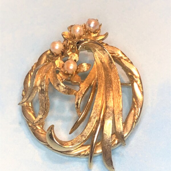 Vintage BROOKS Gold and Pearl Brooch.  Art Deco Designer Pin. Gold Floral Jewelry. Flowers with Pearl Center Buds.