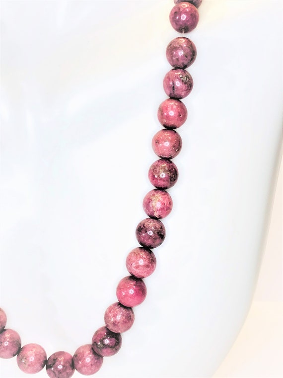 Vintage 18" Mauve Glass Beaded Choker.  Pink Marb… - image 7