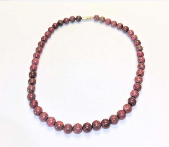 Vintage 18" Mauve Glass Beaded Choker.  Pink Marb… - image 2