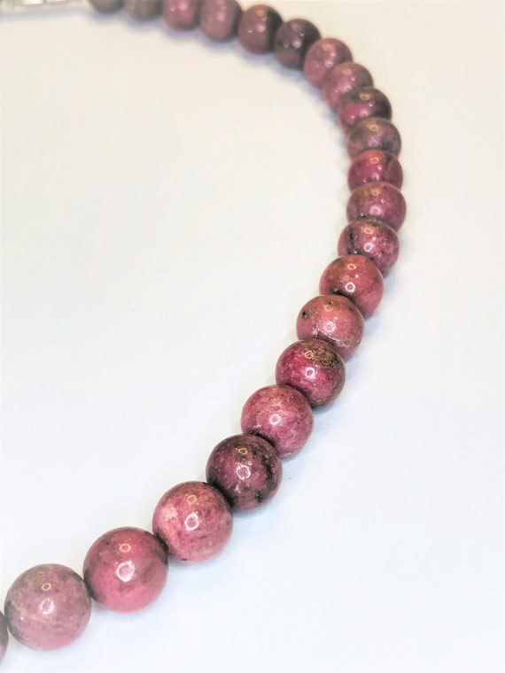 Vintage 18" Mauve Glass Beaded Choker.  Pink Marb… - image 3